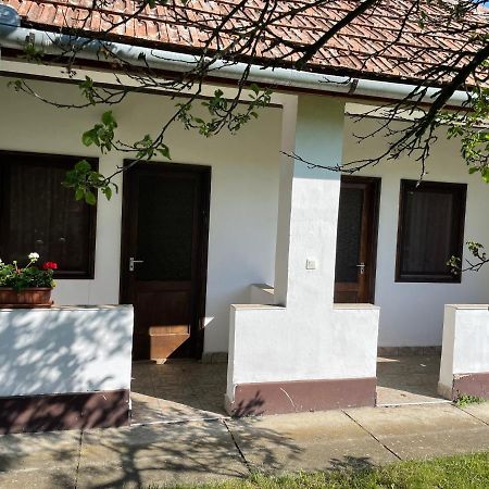Zsuzsa Apartman Apartment Poroszlo Ngoại thất bức ảnh